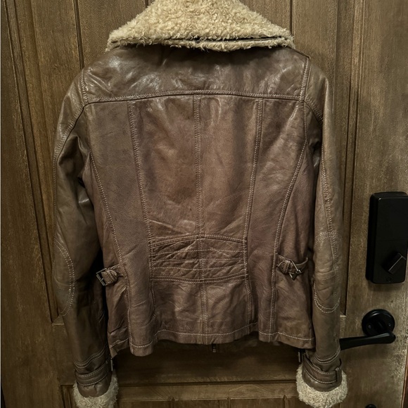 Danier Leather Ladies Leather Jacket -Beautiful Olive Green - Picture 2 of 7